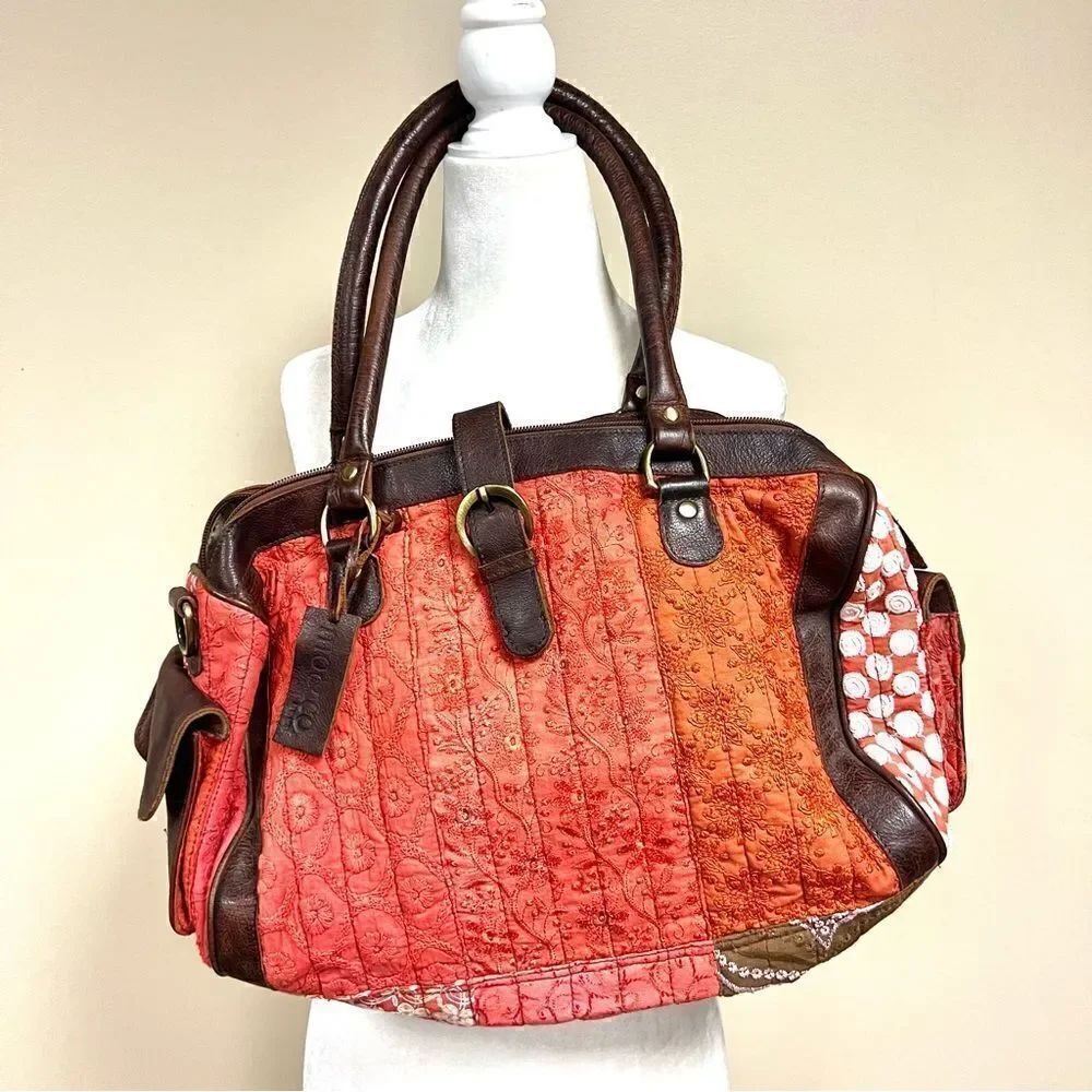 Mo & Co boho embroidered shoulder bag.